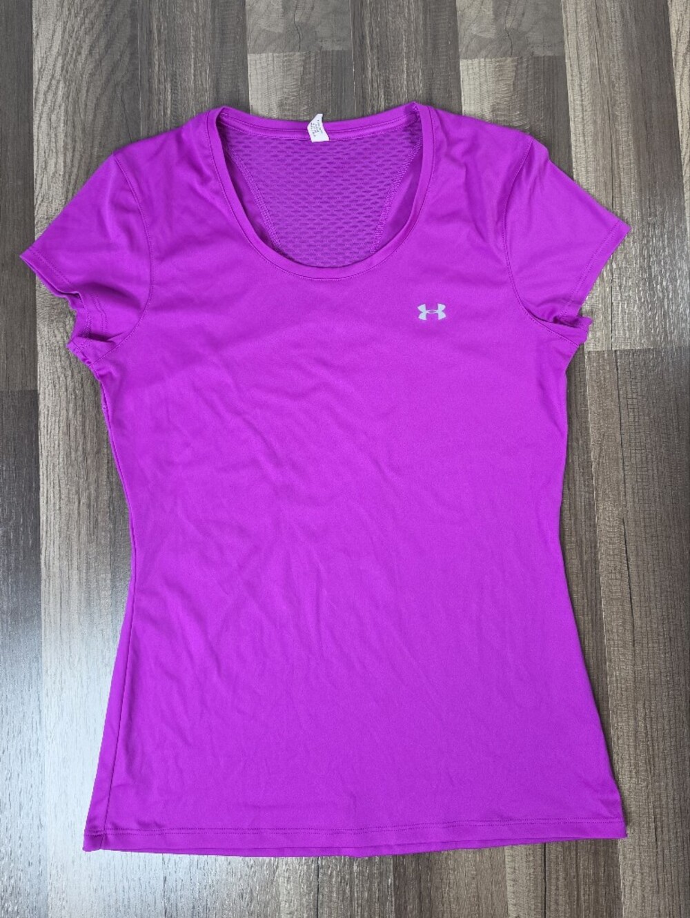 Under Armour HeatGear Flyweight Mesh Run Tee Athleisure Activewear Sporty Chic.